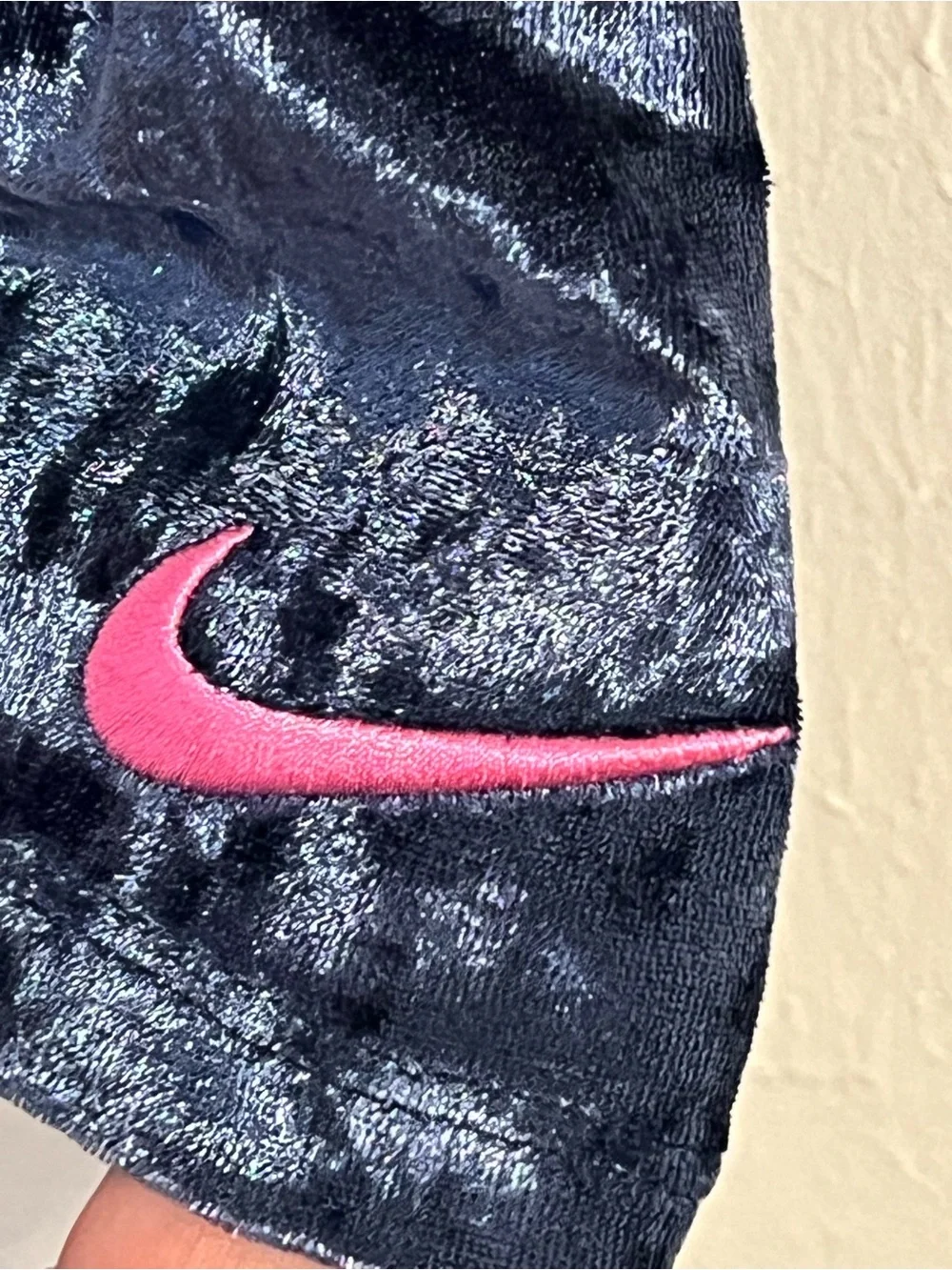 🪩 Nike Pink Puffer Vest & Legging Set with White Top - Picture 6 of 8